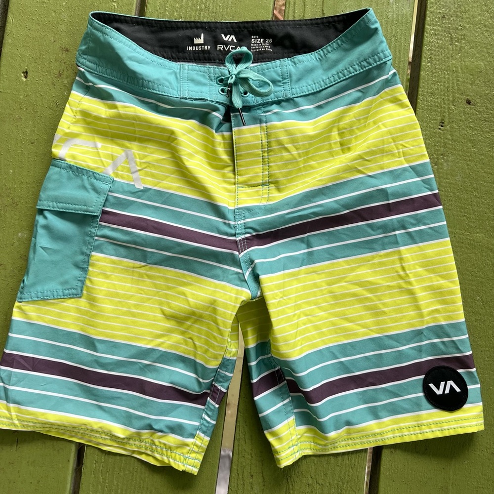 RVCA TRUNKS SIZE 26